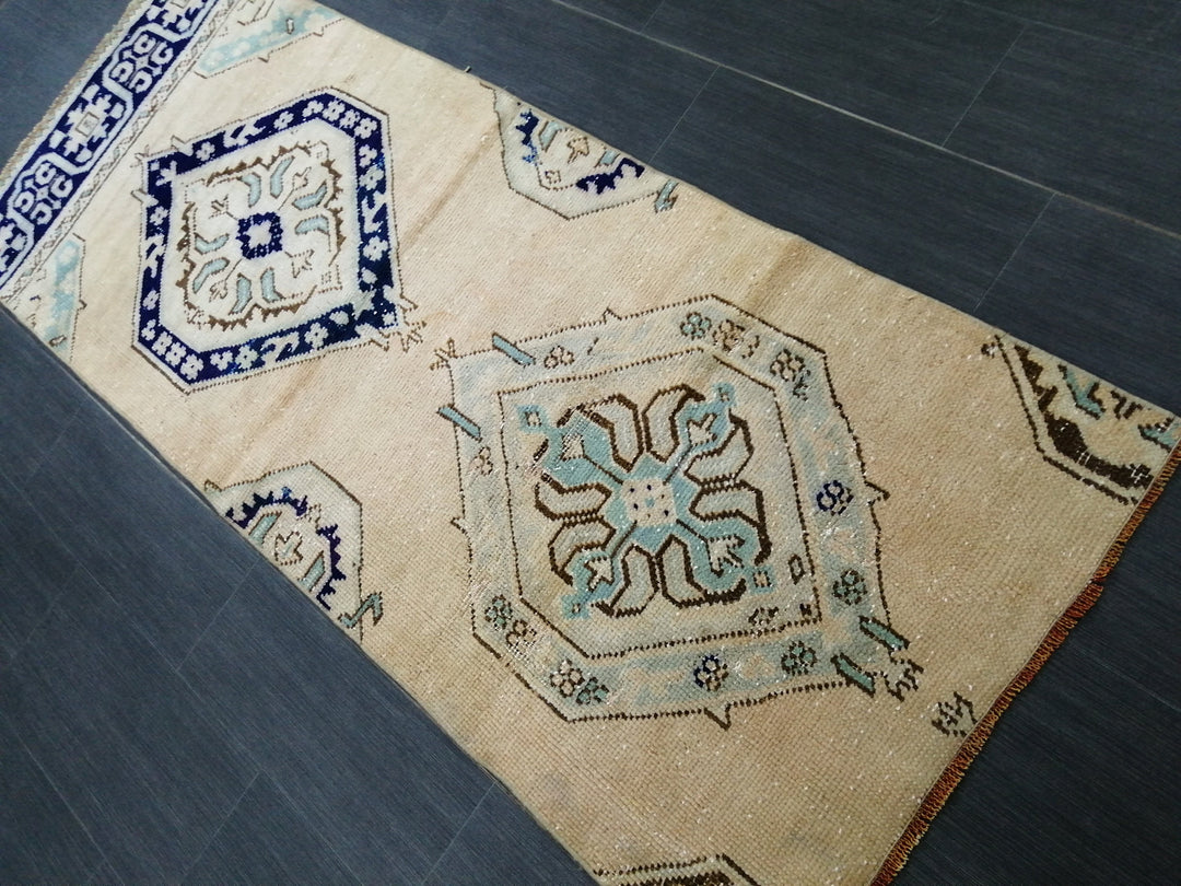 Beige Turkish Runner Rug 2' 6" x 6' 7" Hand-Knotted detail