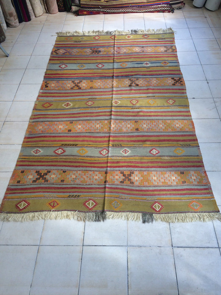 Turkish Runner Rug 5' 11" x 9' 10" Hand-Knotted close-up