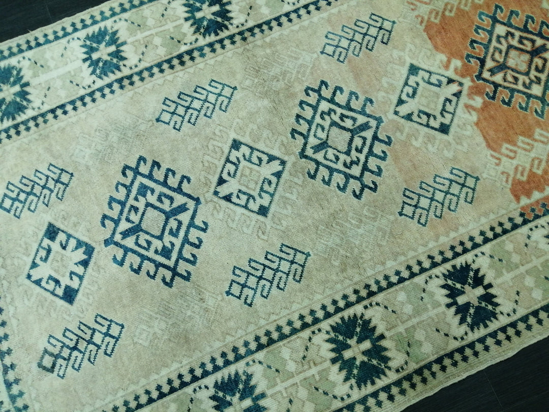 Beige Turkish Runner Rug 4' 7" x 7' 3" Hand-Knotted detail