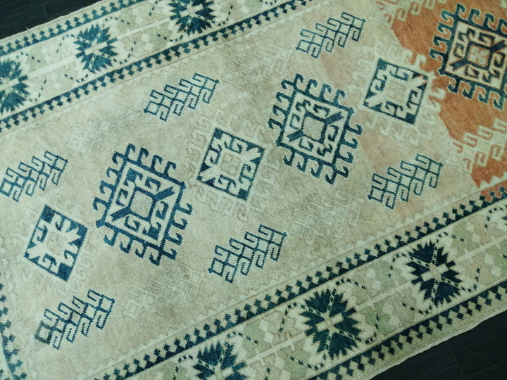 Beige Turkish Runner Rug 4' 7" x 7' 3" Hand-Knotted detail