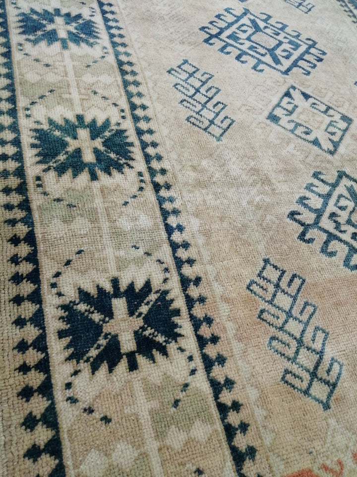 Beige Turkish Runner Rug 4' 7" x 7' 3" Hand-Knotted field