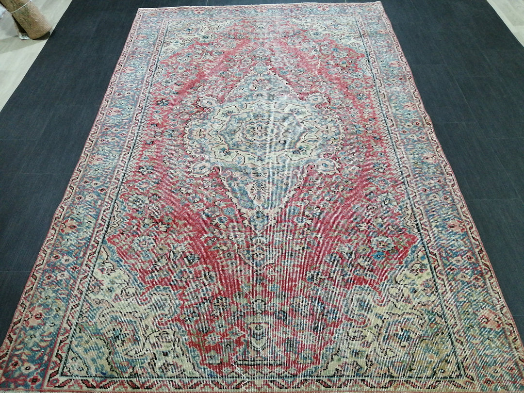 Beige Turkish Runner Rug 5' 5" x 8' 2" Hand-Knotted pattern