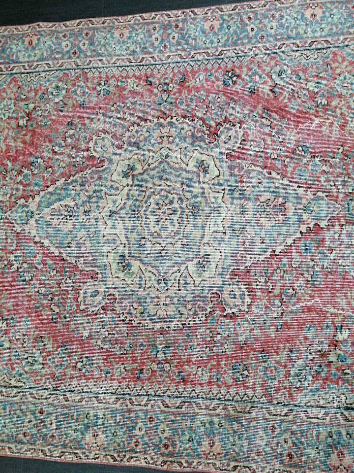 Beige Turkish Runner Rug 5' 5" x 8' 2" Hand-Knotted texture