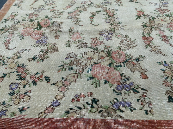 Beige Turkish Runner Rug 5' 8" x 9' 8" Hand-Knotted pattern