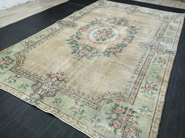 Tan Runner Rug 5' 10" x 9' 2" - No. WR13973