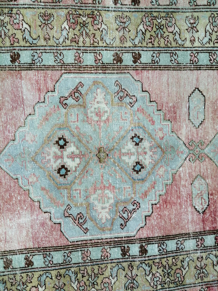 Turkish Runner Rug 4' 6" x 11' 11" Hand-Knotted texture