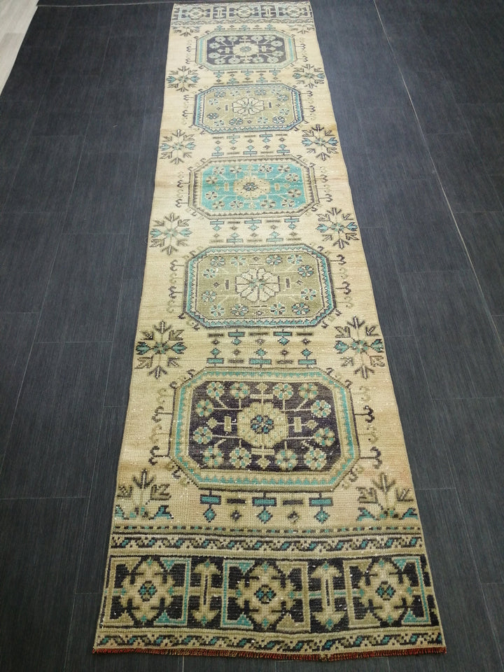 Turkish Runner Rug 2' 6" x 10' 5" Hand-Knotted detail