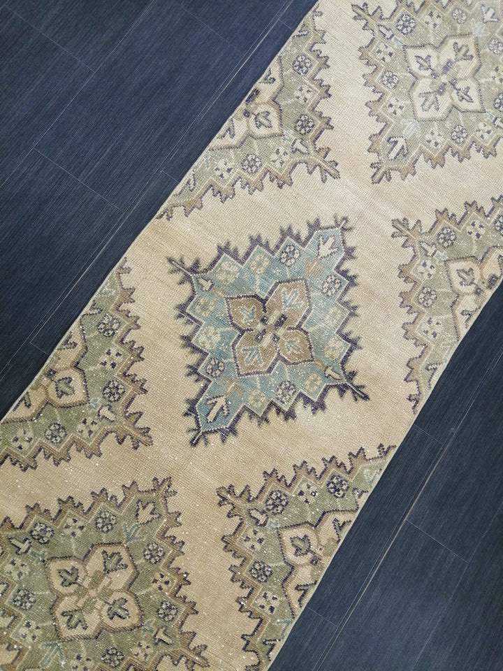 Beige Turkish Runner Rug 2' 8" x 11' 6" Hand-Knotted detail
