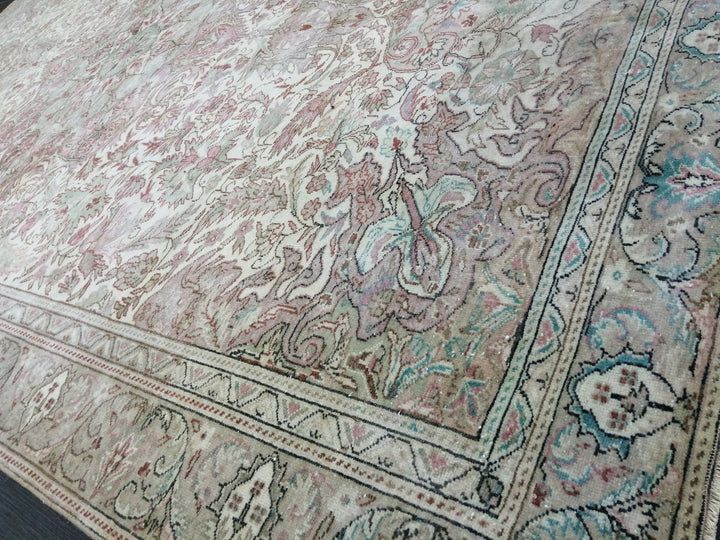 Turkish Runner Rug 6' 3" x 9' 3" Hand-Knotted border