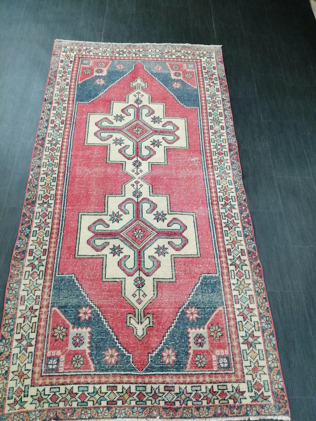 Tan Turkish Oushak Rug 4' 6" x 8' 8" Hand-Knotted texture