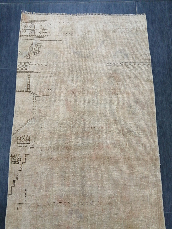 Beige Turkish Runner Rug 2' 9" x 9' 10" Hand-Knotted pattern
