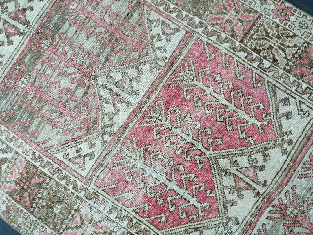Turkish Runner Rug 5' x 10' 3" Hand-Knotted border