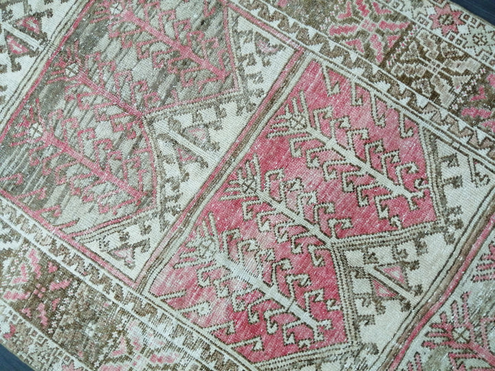 Turkish Runner Rug 5' x 10' 3" Hand-Knotted border