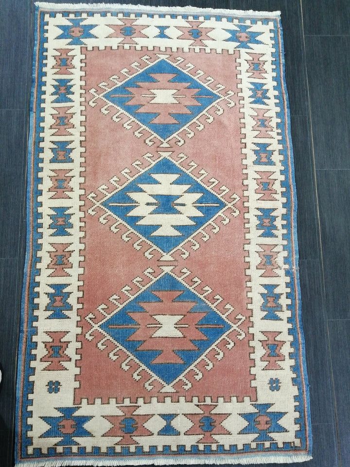 Turkish Runner Rug 2' 11" x 4' 9" Hand-Knotted detail