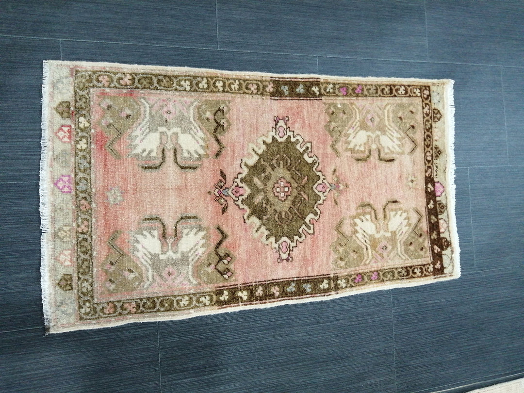 Beige Turkish Runner Rug 1' 7" x 2' 9" Hand-Knotted detail