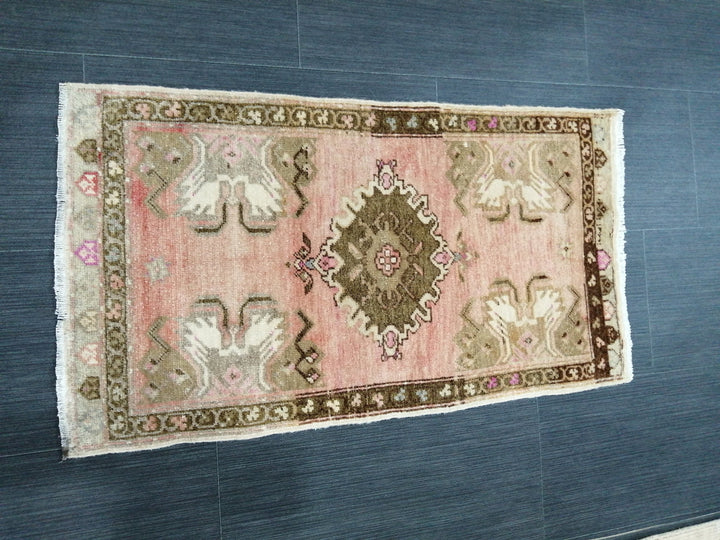 Beige Turkish Runner Rug 1' 7" x 2' 9" Hand-Knotted detail