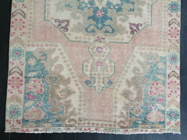 Pink Turkish Runner Rug 4' x 7' Hand-Knotted border