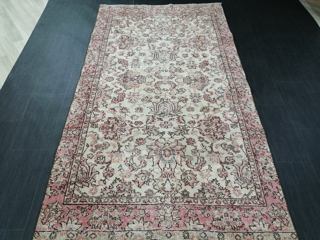 Pink Turkish Runner Rug 4' 6" x 8' 1" Hand-Knotted texture