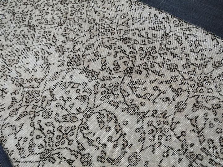 Rust Turkish Runner Rug 2' 8" x 9' 5" Hand-Knotted border