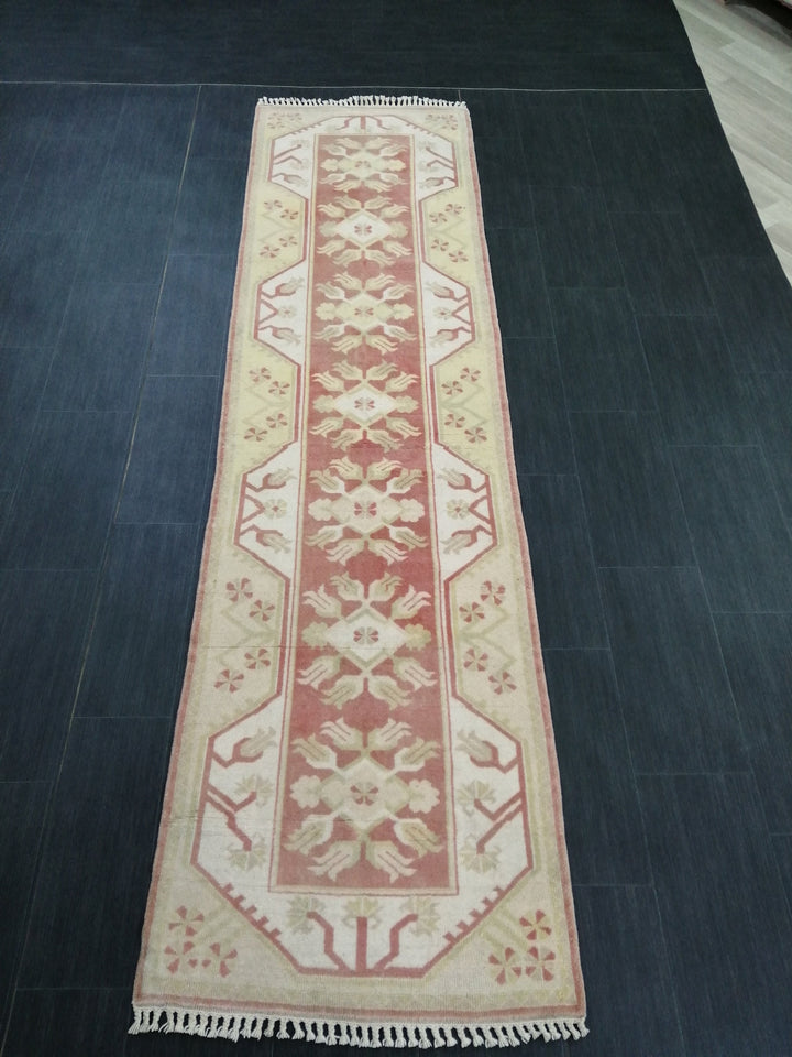 Beige Turkish Runner Rug 2' 7" x 9' 7" Hand-Knotted detail