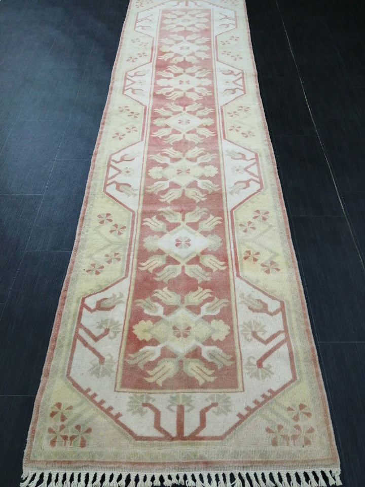 Beige Turkish Runner Rug 2' 7" x 9' 7" Hand-Knotted texture