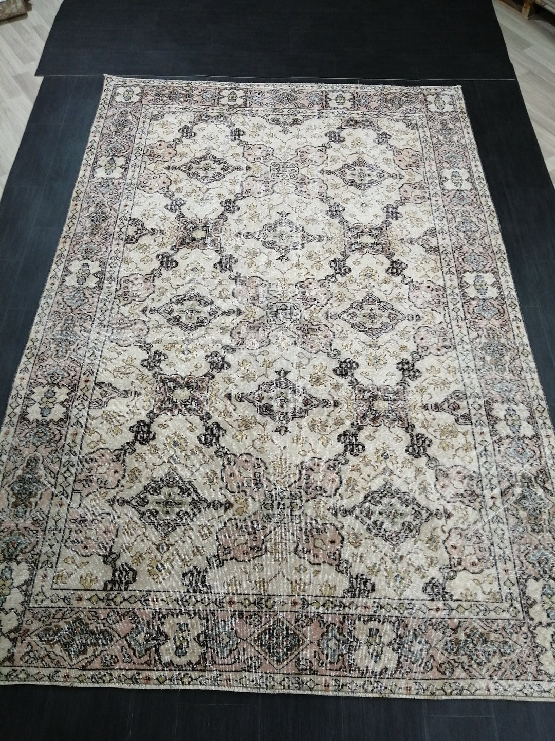 Turkish Oushak Rug 7' 1" x 10' 5" Hand-Knotted detail
