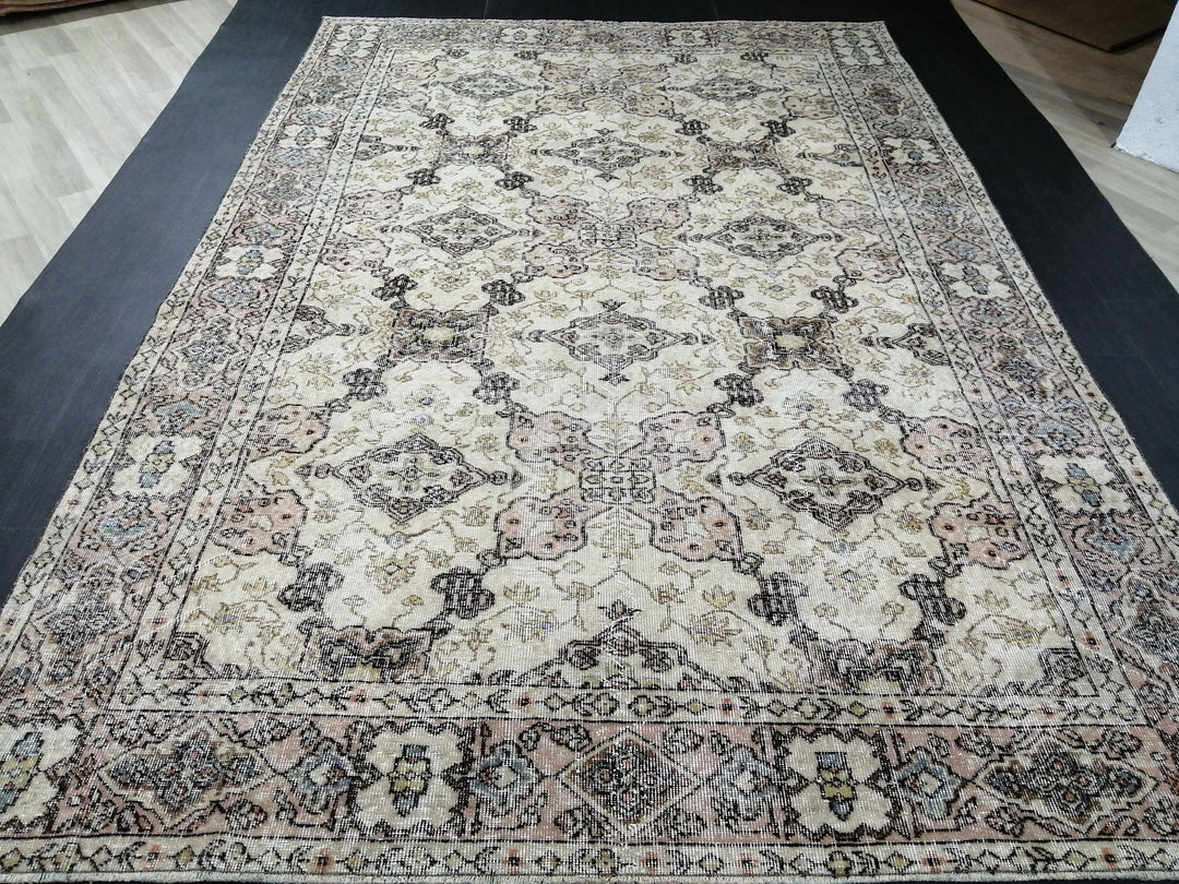Turkish Oushak Rug 7' 1" x 10' 5" Hand-Knotted close-up