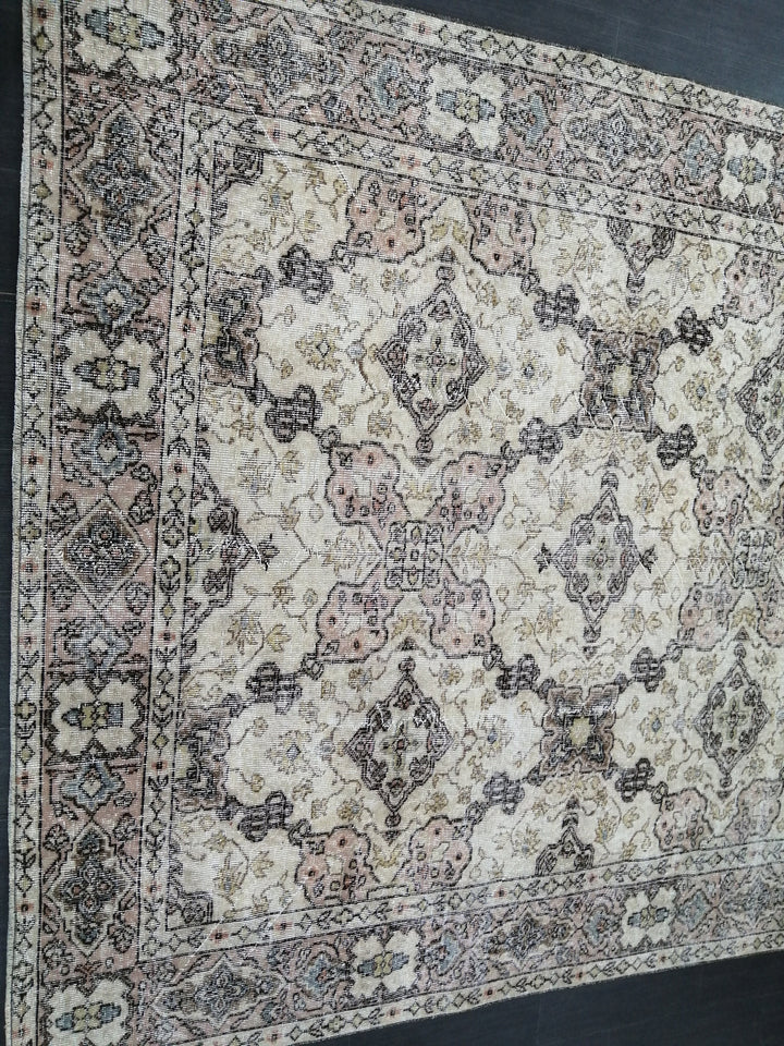 Turkish Oushak Rug 7' 1" x 10' 5" Hand-Knotted texture