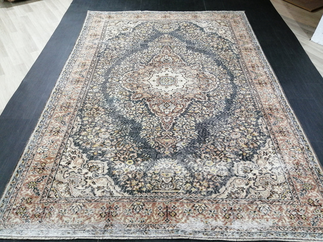Turkish Oushak Rug 6' 9" x 9' 7" Hand-Knotted border