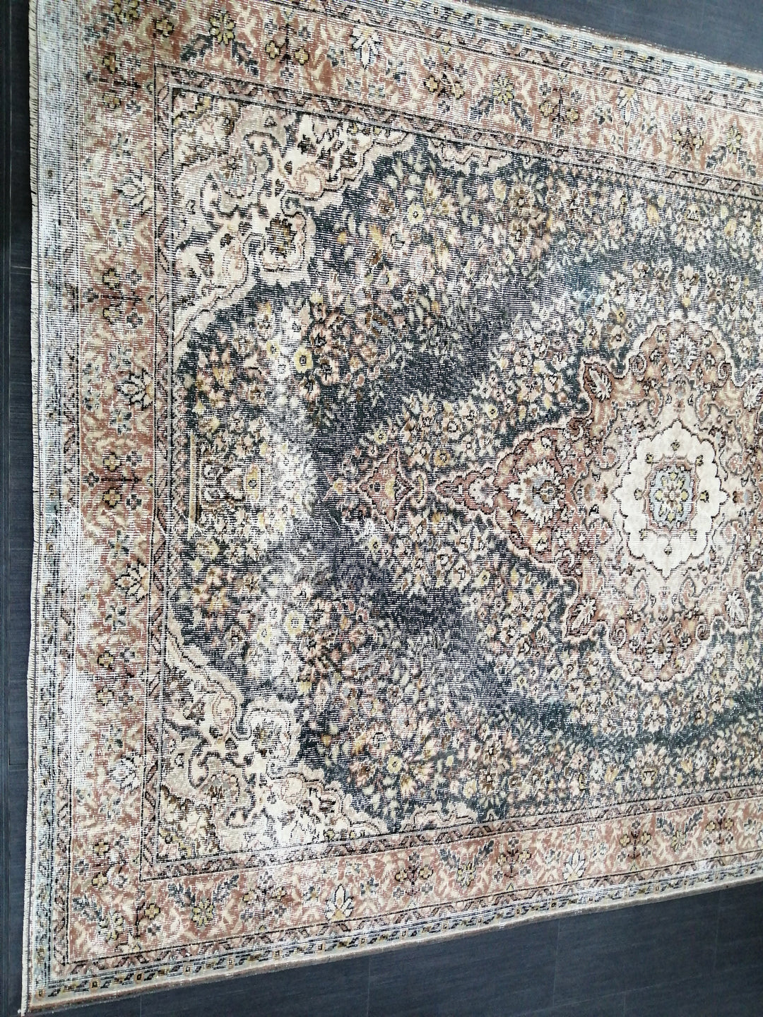 Turkish Oushak Rug 6' 9" x 9' 7" Hand-Knotted close-up