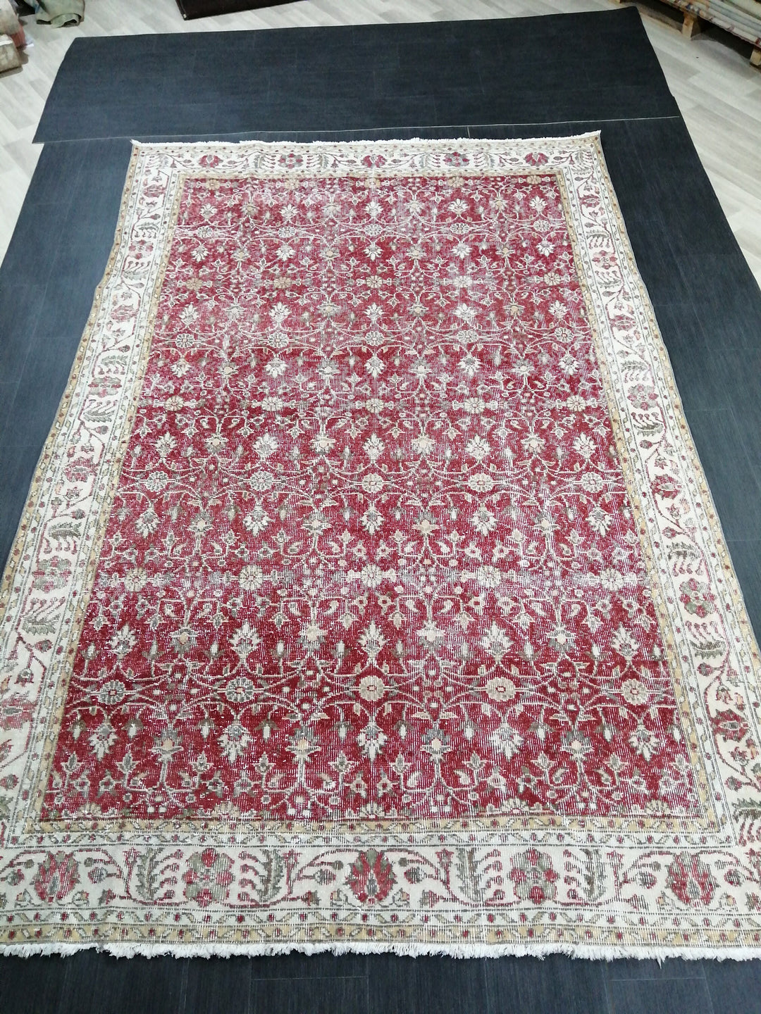 Red Turkish Oushak Rug 6' 9" x 10' 2" Hand-Knotted detail