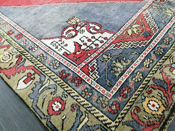 Turkish Runner Rug 5' 3" x 9' 2" Hand-Knotted texture