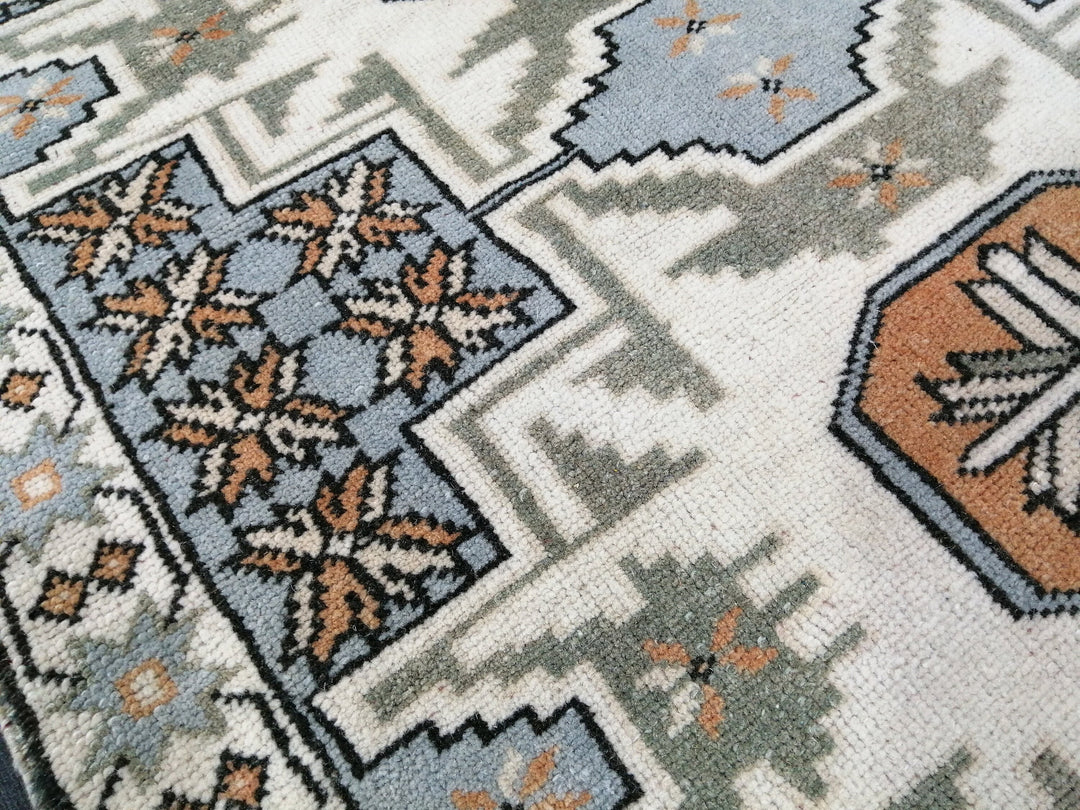 Turkish Runner Rug 2' 7" x 4' 6" Hand-Knotted texture