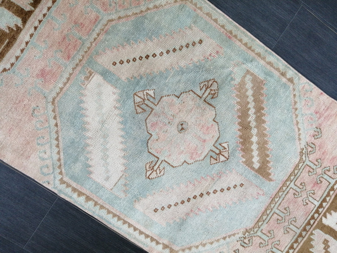 Beige Turkish Runner Rug 2' 7" x 10' 6" Hand-Knotted pattern