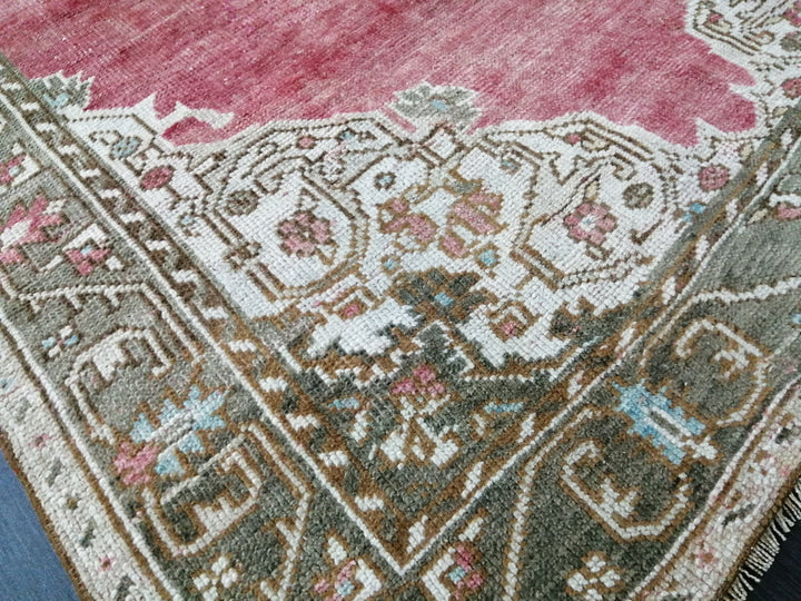 Beige Turkish Oushak Rug 4' 4" x 8' 5" Hand-Knotted texture