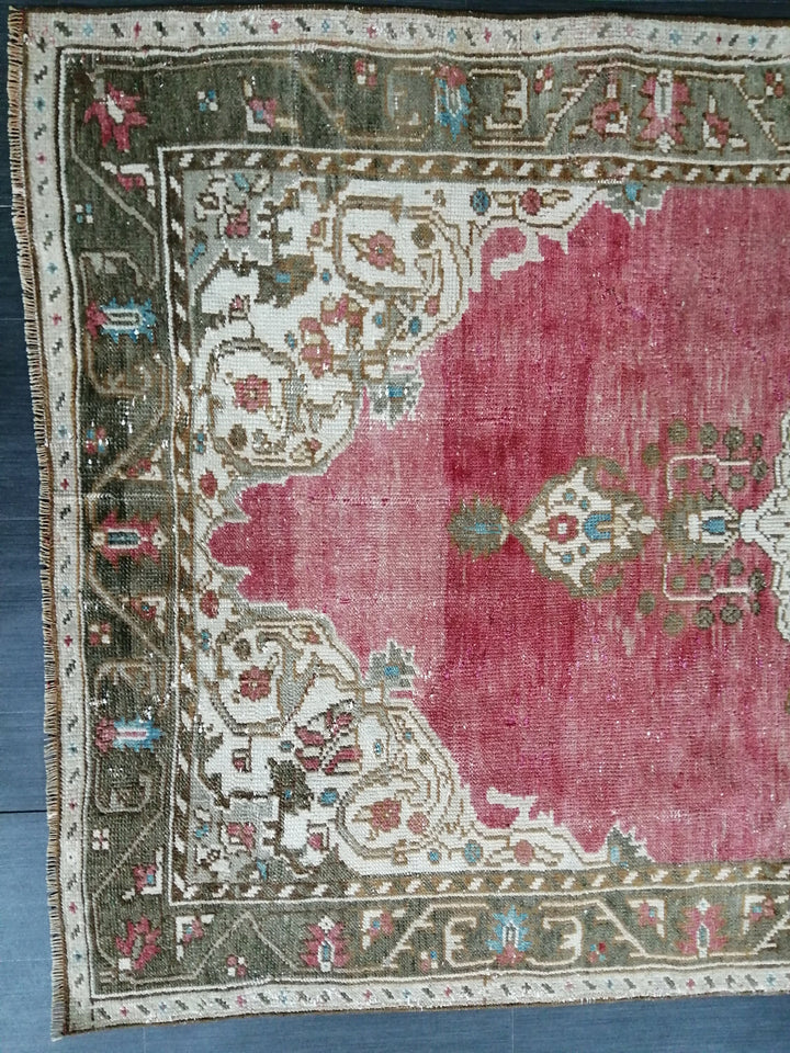 Beige Turkish Oushak Rug 4' 4" x 8' 5" Hand-Knotted pattern