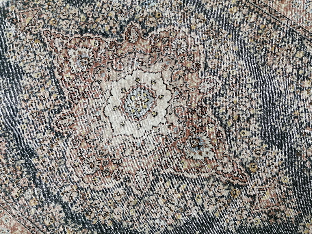 Turkish Oushak Rug 6' 9" x 9' 7" Hand-Knotted pattern