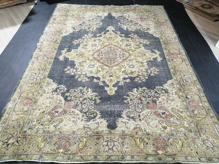 Beige Turkish Oushak Rug 6' 10" x 9' 7" Hand-Knotted border