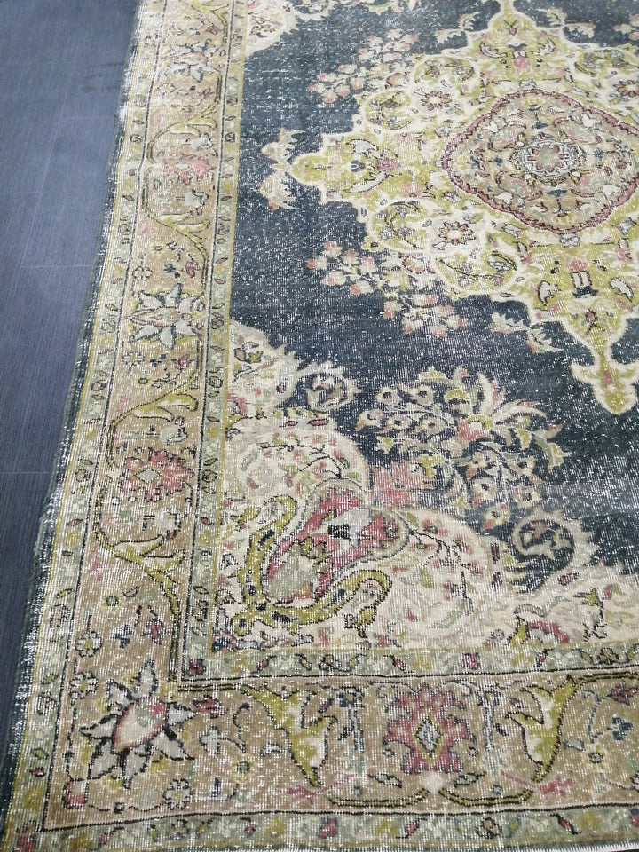 Beige Turkish Oushak Rug 6' 10" x 9' 7" Hand-Knotted texture