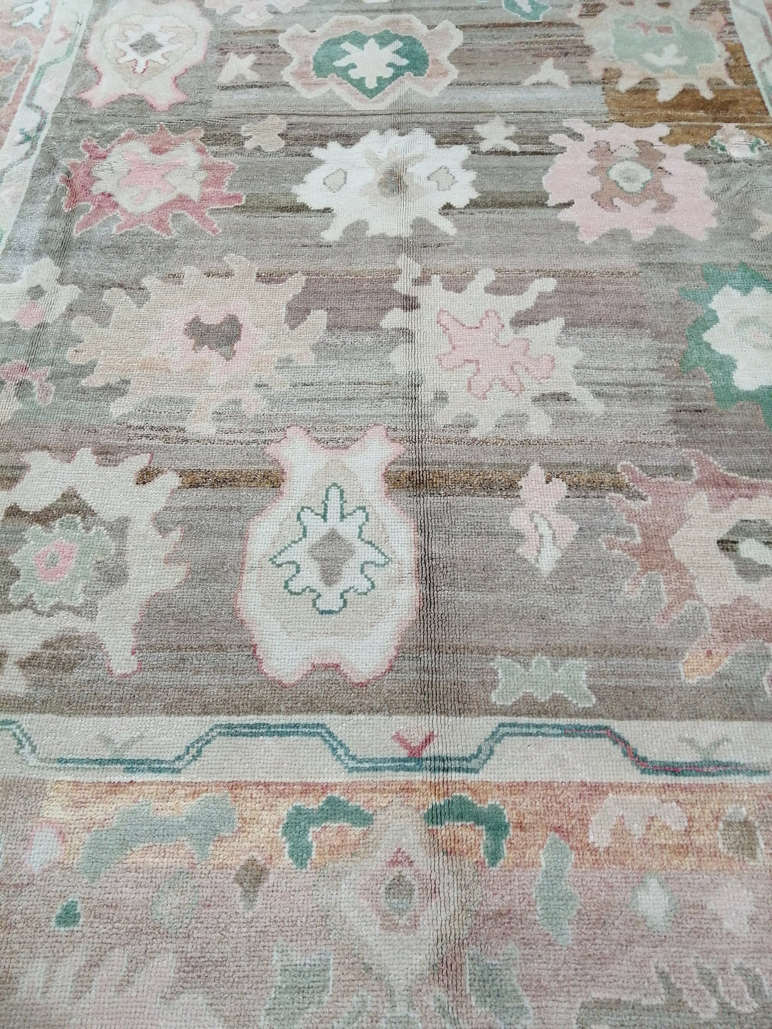 Beige Turkish Oushak Rug 9' x 12' 2" Hand-Knotted texture