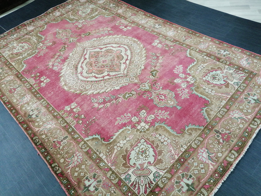 Turkish Oushak Rug 6' 6" x 9' 8" Hand-Knotted texture