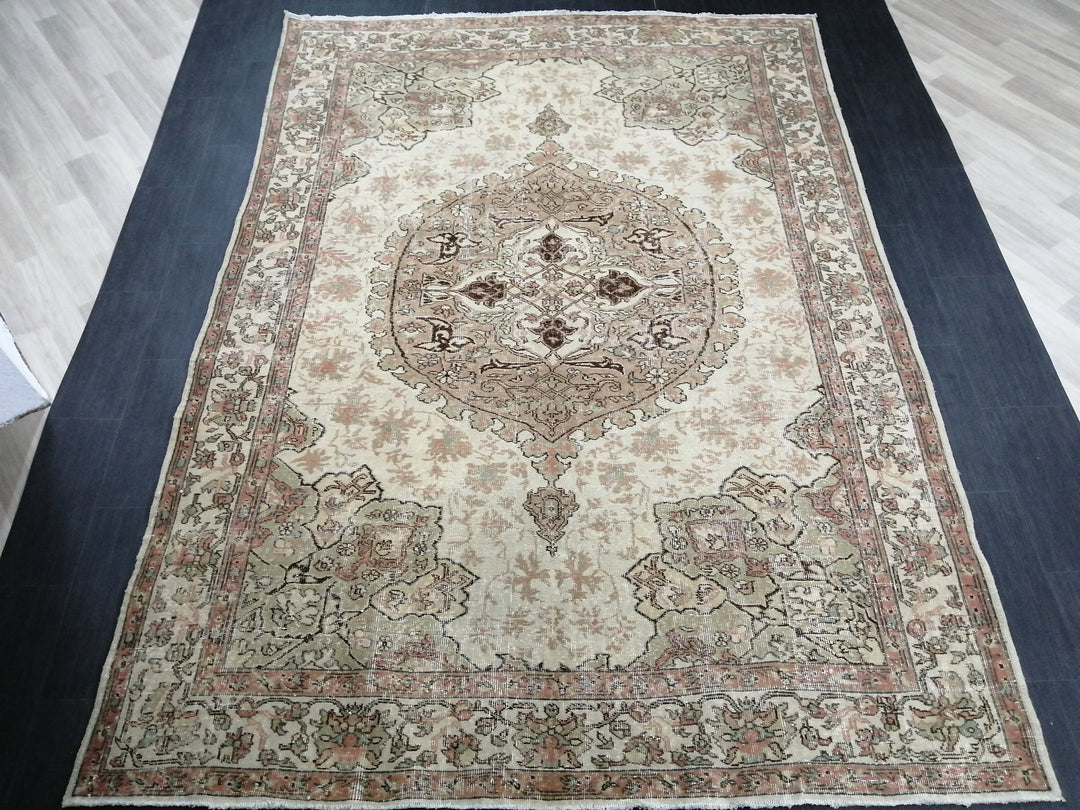 Beige Turkish Oushak Rug 7' x 9' 10" Hand-Knotted detail