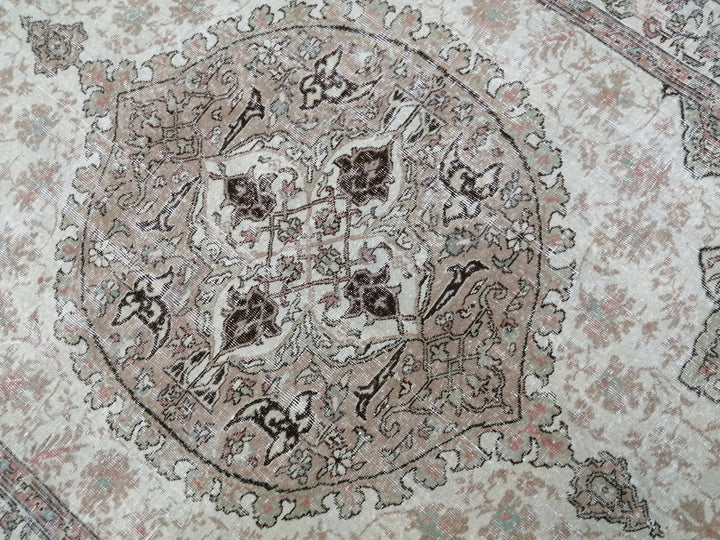 Beige Turkish Oushak Rug 7' x 9' 10" Hand-Knotted texture