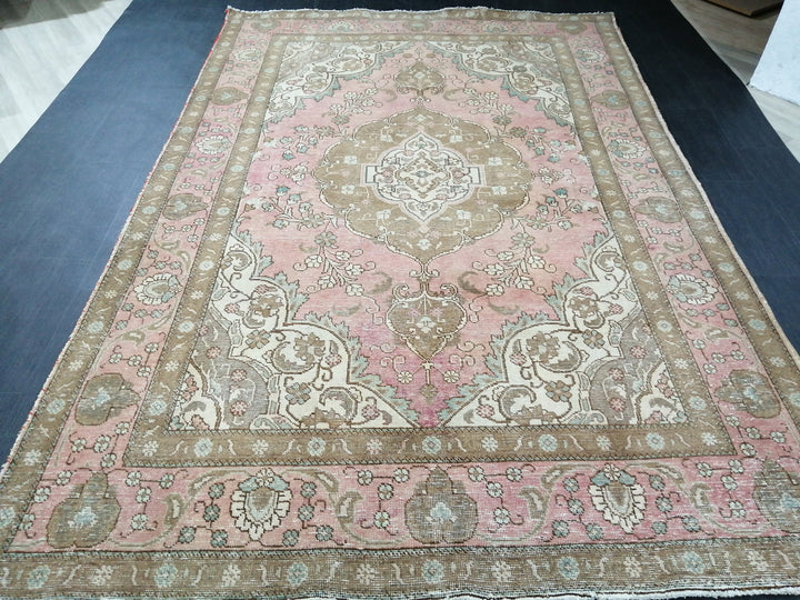 Pink Turkish Oushak Rug 6' 4" x 9' 7" Hand-Knotted border
