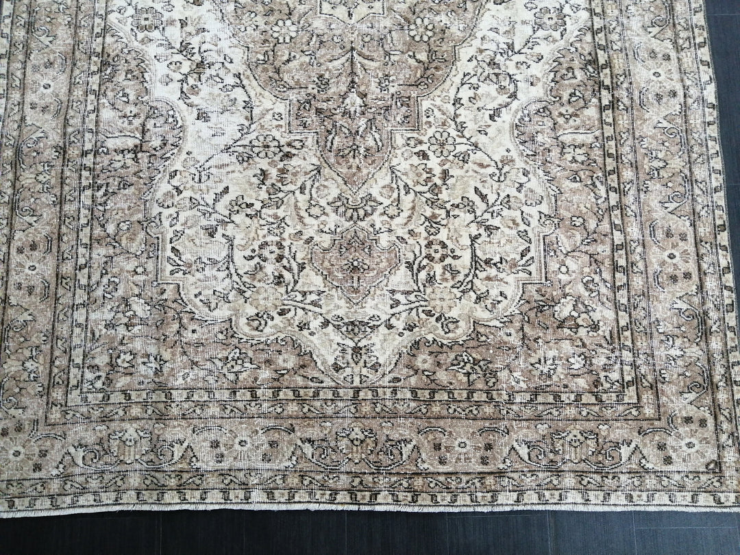 Rust Turkish Oushak Rug 6' 6" x 9' 10" Hand-Knotted close-up
