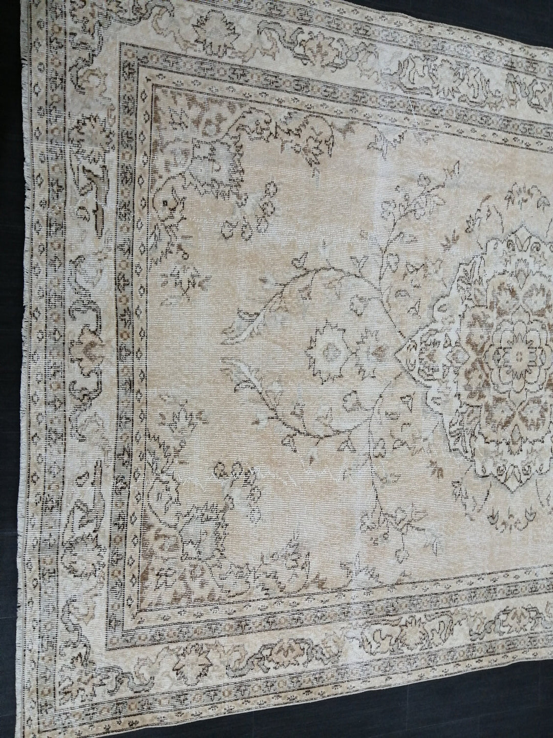 Beige Turkish Oushak Rug 6' 7" x 9' 7" Hand-Knotted close-up