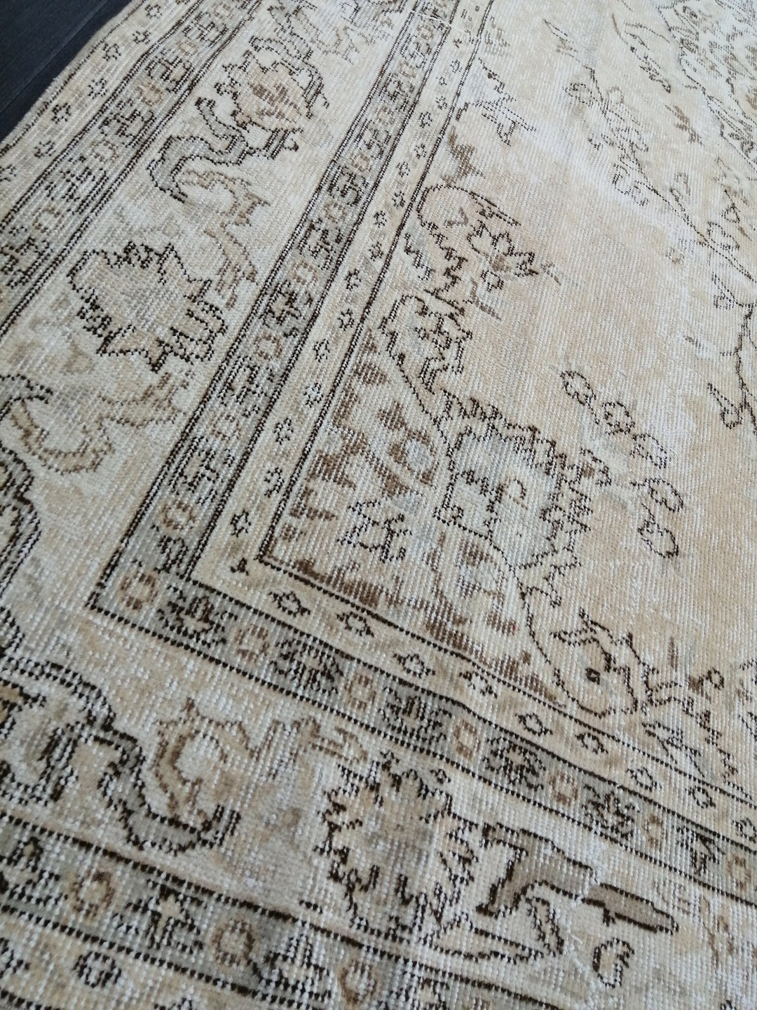 Beige Turkish Oushak Rug 6' 7" x 9' 7" Hand-Knotted pattern