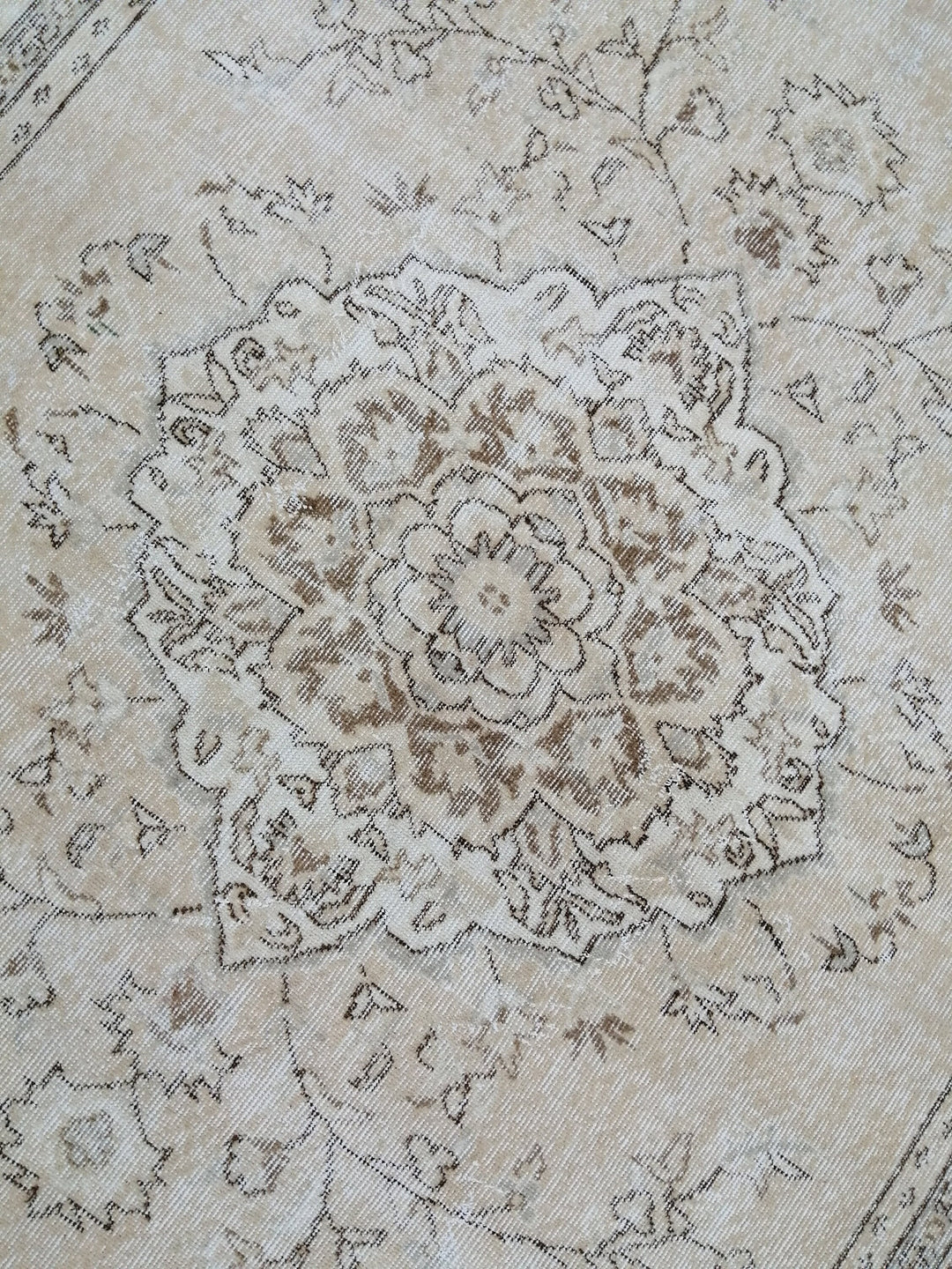 Beige Turkish Oushak Rug 6' 7" x 9' 7" Hand-Knotted border