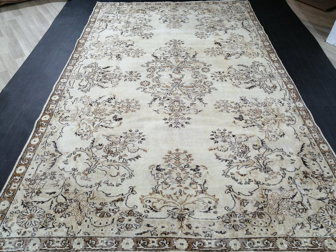 Rust Turkish Runner Rug 6' 6" x 10' 4" Hand-Knotted detail