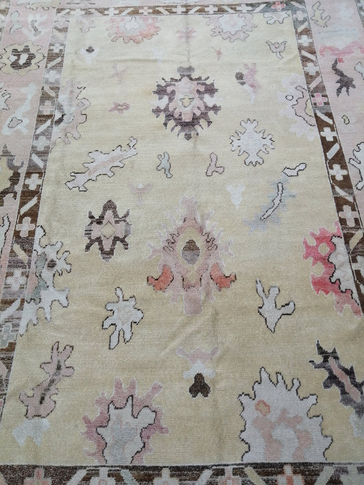 Turkish Oushak Rug 8' 8" x 12' 8" Hand-Knotted texture